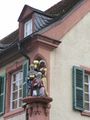 Dreikönigstraße, Heiligenfiguren an Wohnhaus, Detail