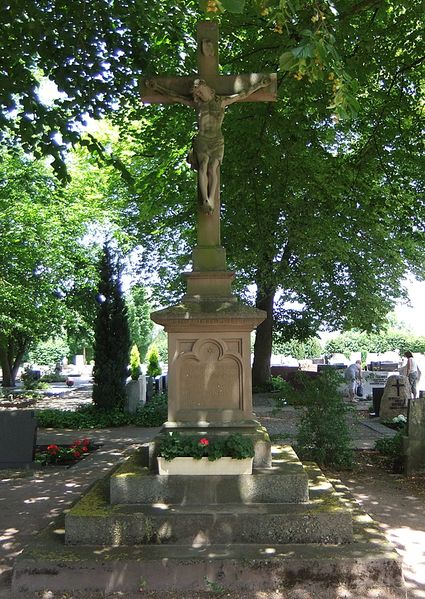 Datei:Friedhofkreuz Leimersheim.JPG