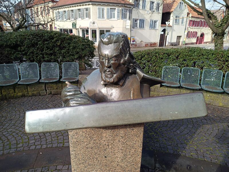 Datei:Lederstrumpfbrunnen Edenkoben 7.jpeg