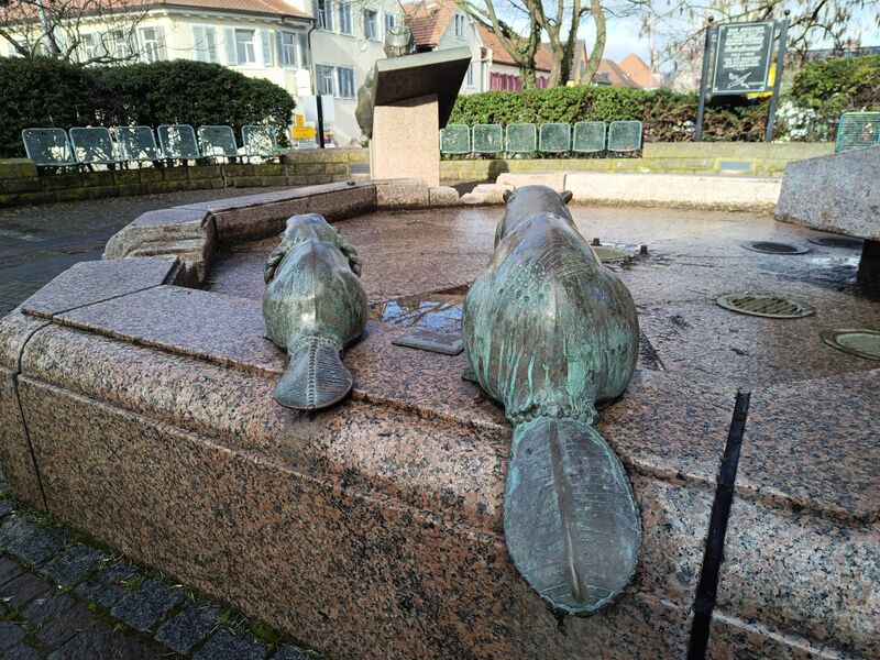 Datei:Lederstrumpfbrunnen Edenkoben 11.jpeg