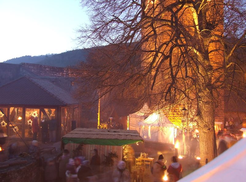 Datei:Burg Landeck Mittelalterlicher Weihnachtsmarkt 2008 dscf8182.jpg
