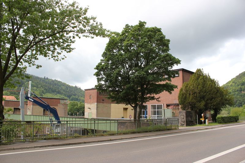 Datei:Neckar-Schleusenanlage Neckargemünd-01.jpg