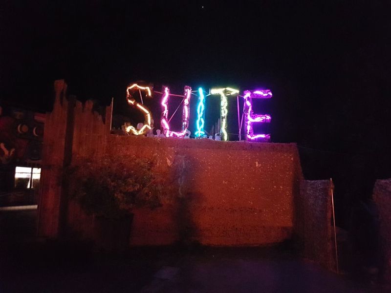 Datei:Neustadt Winzinger Straße 10 Suite Logo.jpg