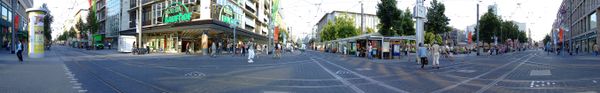 Mannheimer Stadtbahnen kreuzen sich am Paradeplatz