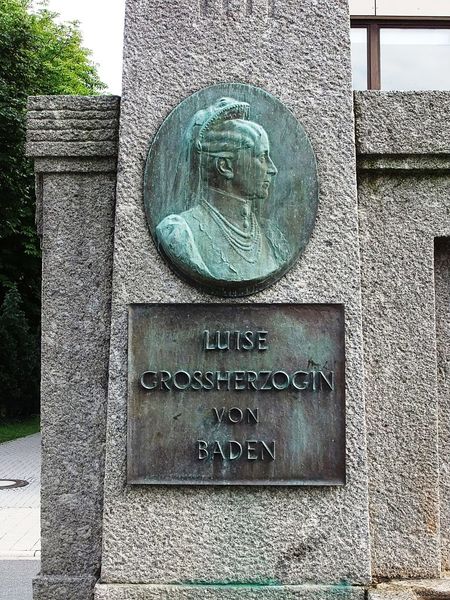 Datei:Brunnen Bahnhof Schwetzingen 2.JPG