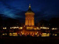 Mannheim Wasserturm Nacht 2.jpg