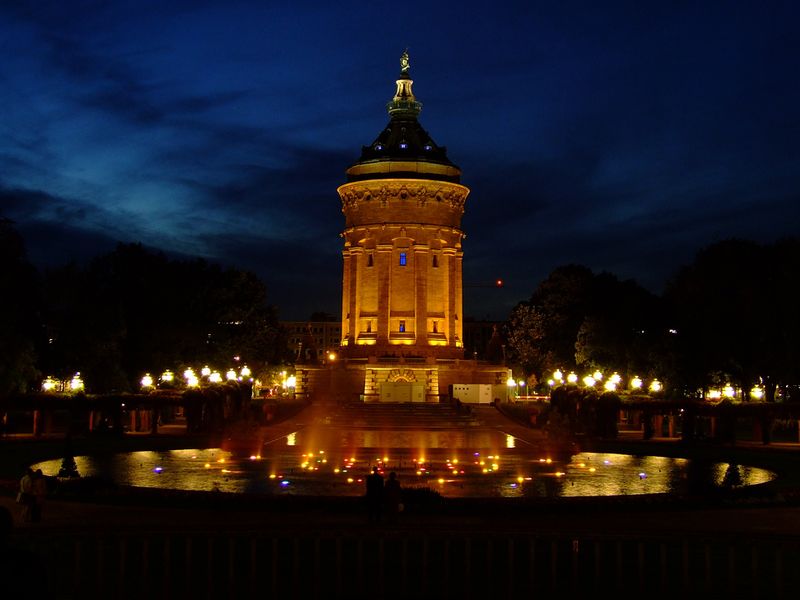 Datei:Mannheim Wasserturm Nacht 2.jpg