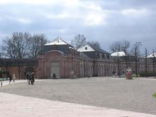 Schloss Schwetzingen, "Zirkelbauten"