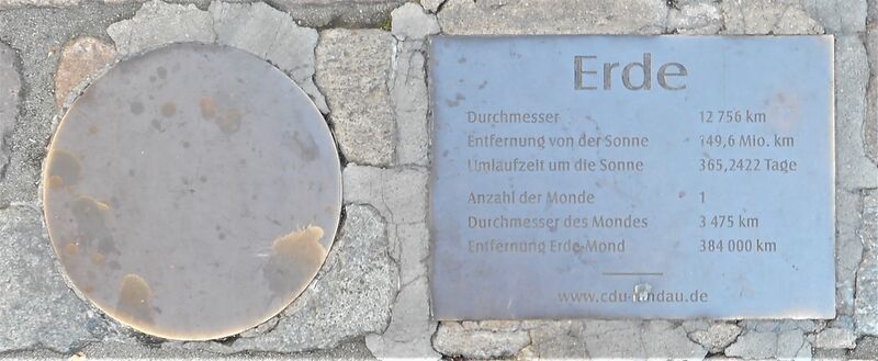 Datei:Planetenweg Landau Erde.jpg