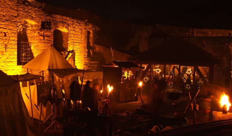 Datei:Burg Landeck Mittelalterlicher Weihnachtsmarkt 2008 dscf8185.jpg