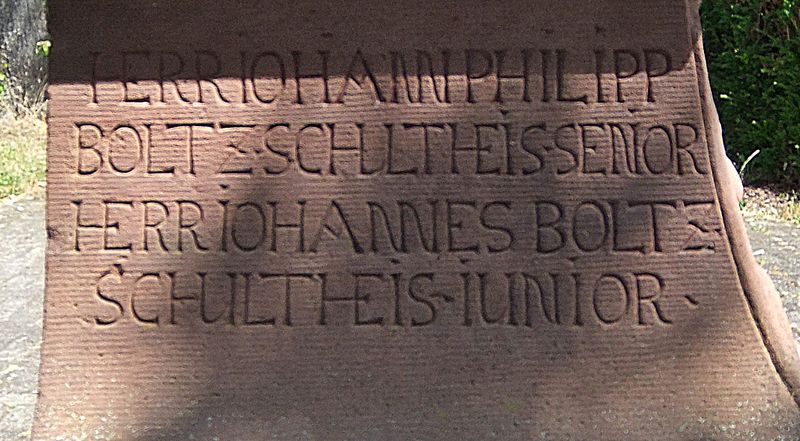 Datei:Friedhofkreuz Hördt 03.JPG