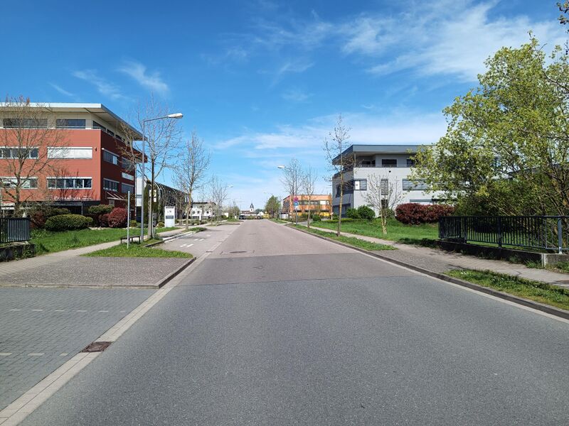 Datei:Max-Planck-Straße Landau 1.jpeg