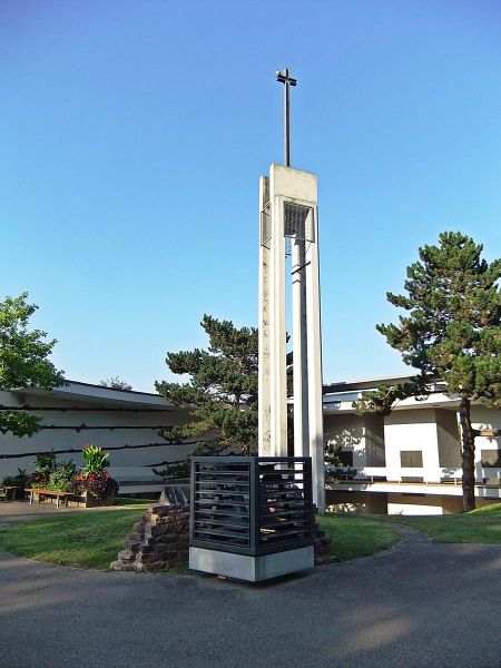 Datei:Glockenturm Aussegnungshalle Walldorf.JPG
