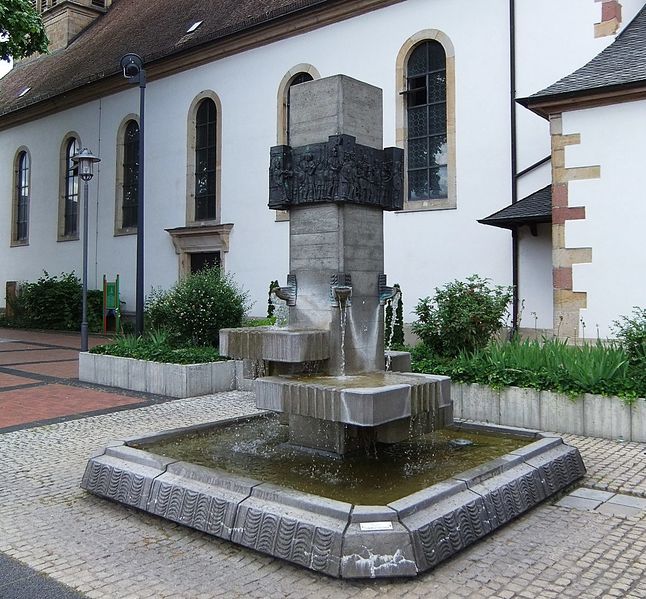 Datei:Brunnen St Mauritius Rülzheim 01.JPG