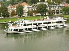 In Heidelberg liegt das MS Alt-Heidelberg vor der Stadthalle