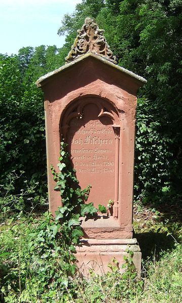 Datei:Joh Fischer Grabstein Hördt.JPG