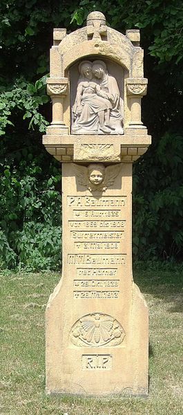 Datei:P A Baumann Grabstein Hördt.JPG