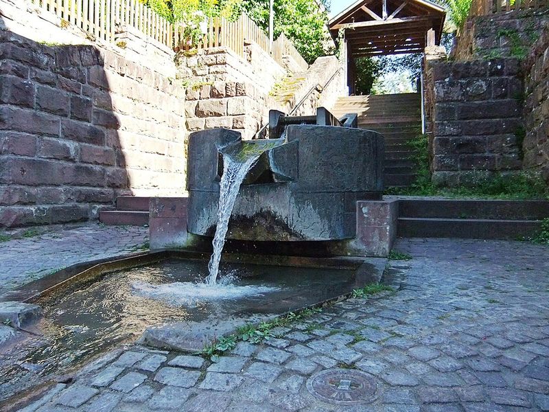 Datei:Kandelschussbrunnen Mosbach.JPG