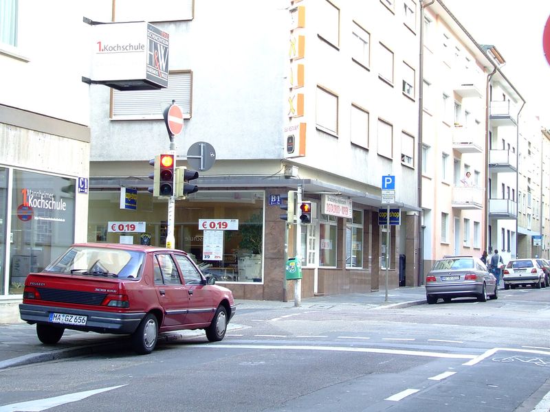 Datei:Mannheim B1C1 Kochschule und Copyshop.jpg