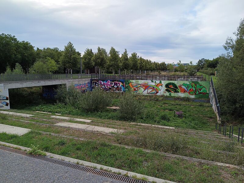 Datei:LGS Landau Bachgarten 2 .jpeg