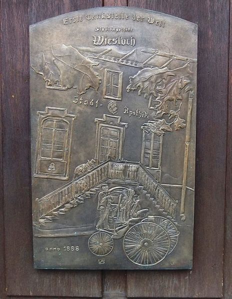 Datei:Gedenktafel erste Tankstelle Wiesloch.JPG