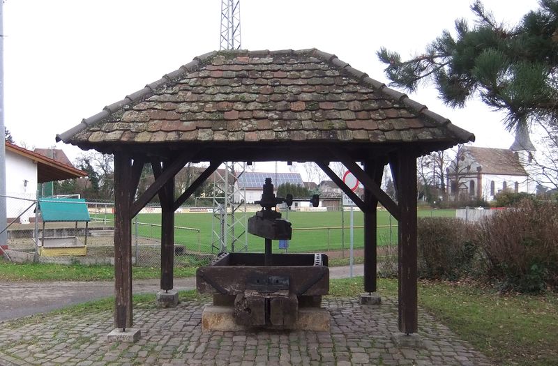 Datei:Weinpresse Altdorf.JPG