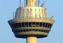 Nahaufnahme der Plattform des Fernmeldeturms in Mannheim