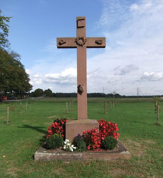 Datei:Wegkreuz Reilingen Friedhof.JPG