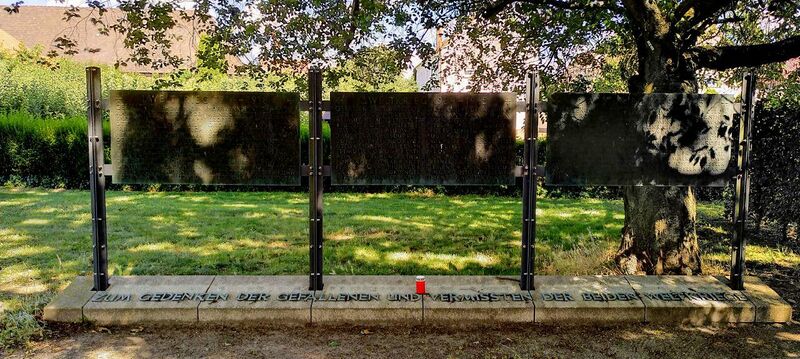 Datei:Gefallenendenkmal Ottersheim 1.jpg