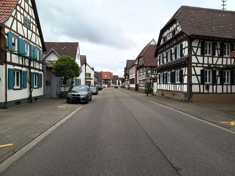 Datei:Hauptstraße Hayna 2.jpeg