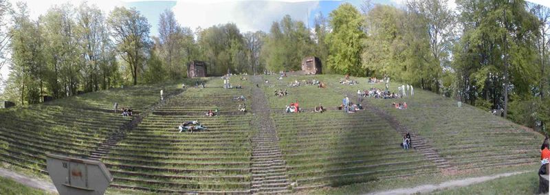 Datei:Thingstätte Panorama Ränge 200604301700 LQ.jpg