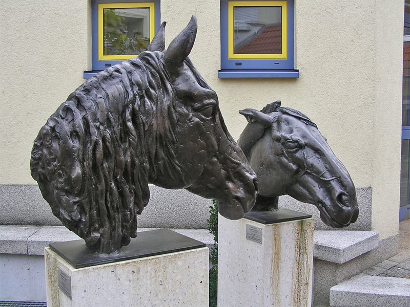 Datei:Wiesloch-Pferdekopf-KFronPlastik-02.jpg